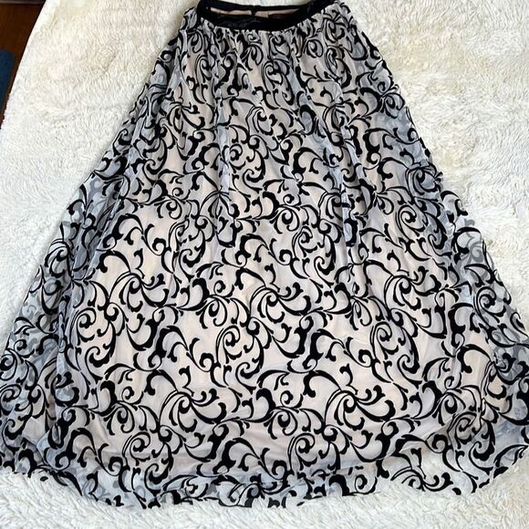 Blondie Nites Dresses & Skirts - Blondie Nites Womens Flocked Mesh Velvet Midi Skirt Black Nude Size 9 NWT